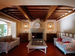 Villa in Tuscany With Pool & Panoramic Views