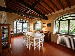 Villa in Tuscany With Pool & Panoramic Views