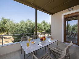 Attractive Holiday Home With Shared Pool