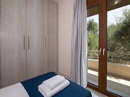 Attractive Holiday Home With Shared Pool