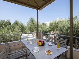 Attractive Holiday Home With Shared Pool