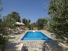 Attractive Holiday Home With Shared Pool