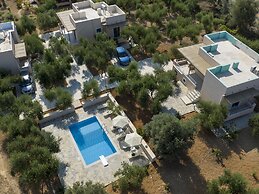 Attractive Holiday Home With Shared Pool