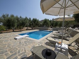 Attractive Holiday Home With Shared Pool