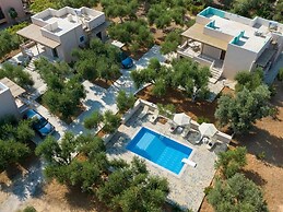 Attractive Holiday Home With Shared Pool