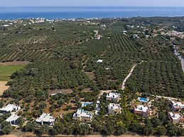 Attractive Holiday Home With Shared Pool