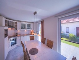 Ferienhaus mit Grosser Terrasse