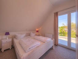 Ferienhaus mit Grosser Terrasse