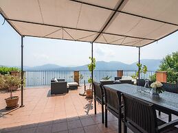 Oggebbio Getaway With Views