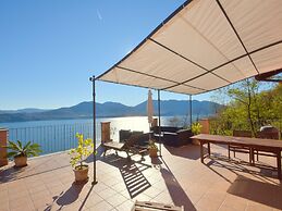 Oggebbio Getaway With Views