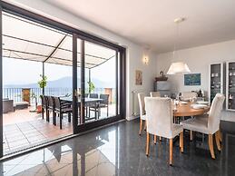 Oggebbio Getaway With Views