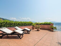 Oggebbio Getaway With Views