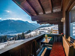 Holiday Flat with Pool Access