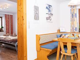 Holiday Flat with Pool Access