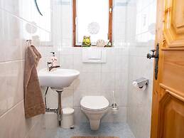 Holiday Flat with Pool Access