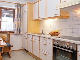 Holiday Flat with Pool Access
