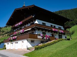 Holiday Flat with Pool Access