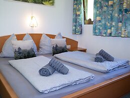 Holiday Flat with Pool Access