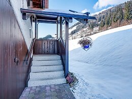 Holiday Flat with Pool Access