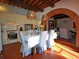 Villa in Tuscany With Pool Near Cortona