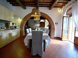 Villa in Tuscany With Pool Near Cortona