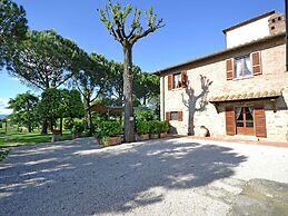 Villa in Tuscany With Pool Near Cortona