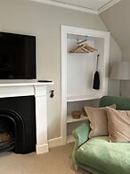 NO. TEN GUESTHOUSE