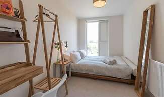 Apartment Sleeps 5 With Balcony Views