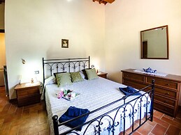 Spacious Cottage in Buti