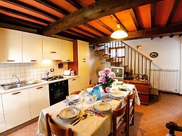 Spacious Cottage in Buti