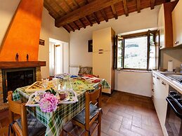 Spacious Cottage in Buti