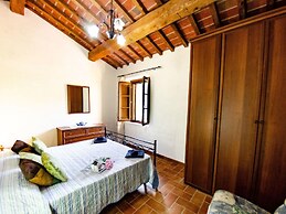 Spacious Cottage in Buti