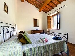Spacious Cottage in Buti