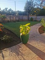 Golden gate guesthouse 0787391431