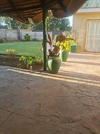Golden gate guesthouse 0787391431