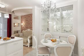 Designer Apartments near Dana Mall