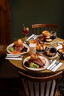 The Olde Coach House Inn