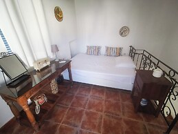 Authentic White House in Paros Lefkes