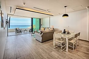 Oceanfront Vibes Iconic Beachside Getaway