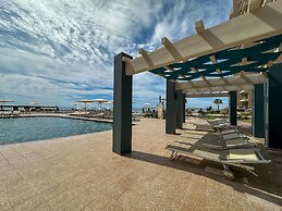 Oceanfront Vibes Iconic Beachside Getaway