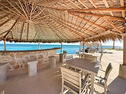 Oceanfront Vibes Iconic Beachside Getaway