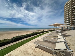 Oceanfront Vibes Iconic Beachside Getaway
