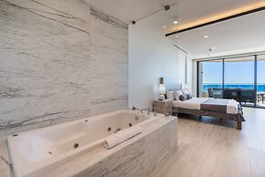 Oceanfront Vibes Iconic Beachside Getaway