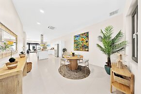 Catalina Residence Apt 3 - L.g. Smith Boulevard 546-j