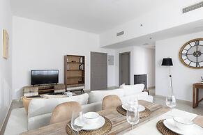 Handsome 1BR in Armada Tower 3