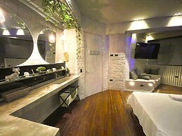 EleMYNT LifeStyle Hotel