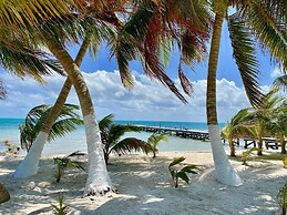 Ashton Court Belize
