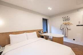 H-AVENUE HOTEL HAEUNDAE