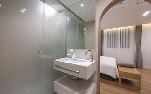 H-AVENUE HOTEL HAEUNDAE