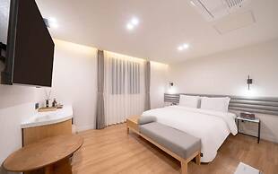 H-AVENUE HOTEL HAEUNDAE